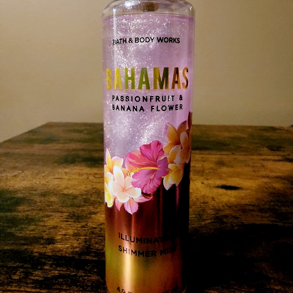 Bath & Body Works Passionfruit & Banana Flower Illuminating Shimmer Mist